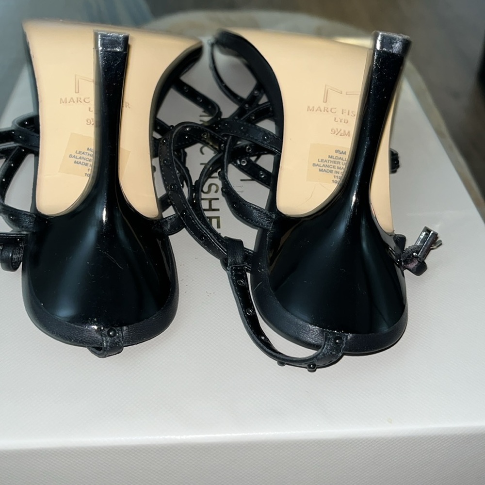 MARC FISHER BLACK STRAP DALLIN HEEL - Picture 3 of 6